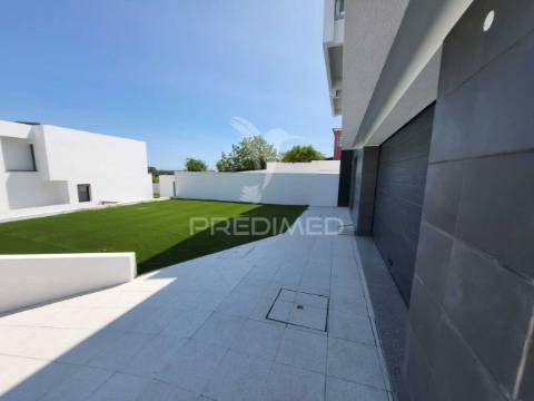 Moradia t4 na quinta da fábrica