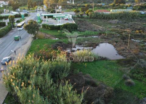 Terreno urbano com 800m2, na n125, em monte gordo, algarve