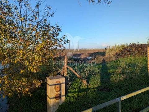 Terreno urbano com 800m2, na n125, em monte gordo, algarve