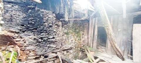 Casa em pedra xisto p/ recuperar - vila real