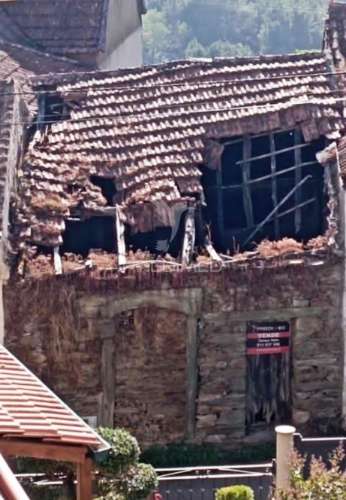 Casa em pedra xisto p/ recuperar - vila real