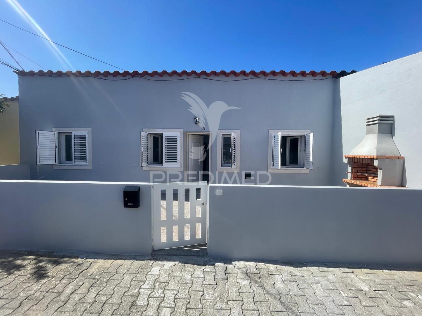 Moradia em banda v3 totalmente remodelada à venda setubal