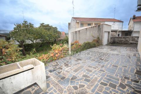 Moradia t3 em vale de espinho, sabugal