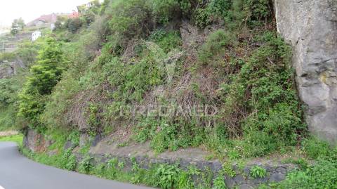 Terreno  com 2.387m2 no estreito de câmara de lobos