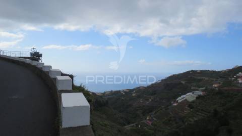 Terreno  com 2.387m2 no estreito de câmara de lobos