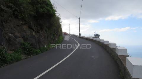 Terreno  com 2.387m2 no estreito de câmara de lobos