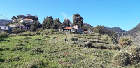 Terreno com 13.300m² em santa cruz – vistas panorâmicas de mar e serra