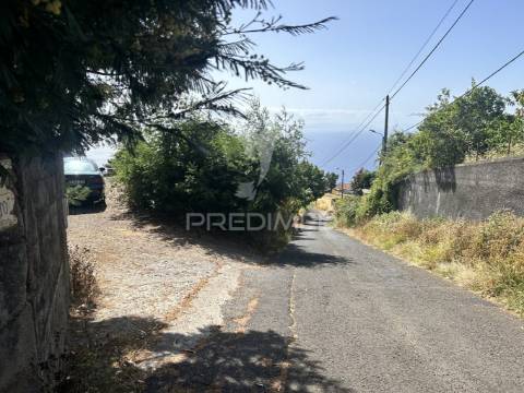 Terreno com 13.300m² em santa cruz – vistas panorâmicas de mar e serra