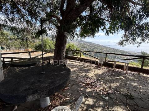 Terreno com 13.300m² em santa cruz – vistas panorâmicas de mar e serra