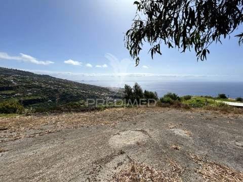 Terreno com 13.300m² em santa cruz – vistas panorâmicas de mar e serra