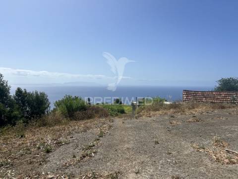 Terreno com 13.300m² em santa cruz – vistas panorâmicas de mar e serra