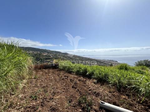 Terreno com 13.300m² em santa cruz – vistas panorâmicas de mar e serra