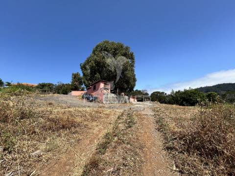 Terreno com 13.300m² em santa cruz – vistas panorâmicas de mar e serra