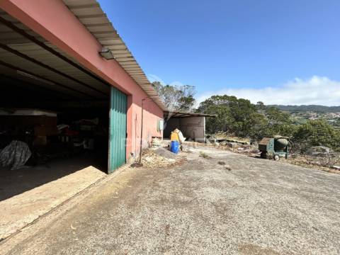 Terreno com 13.300m² em santa cruz – vistas panorâmicas de mar e serra