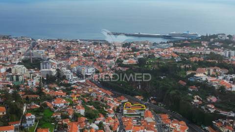 Um edifício com história e versatilidade no coração do funchal