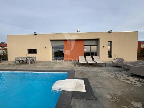 Moradia t4 + t2 perto de caldas da rainha