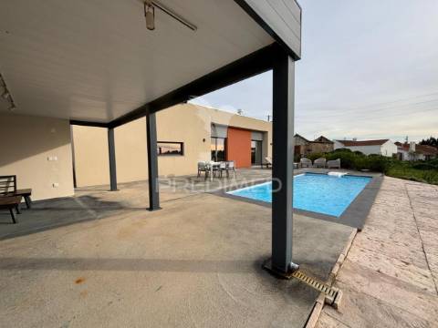 Moradia t4 + t2 perto de caldas da rainha