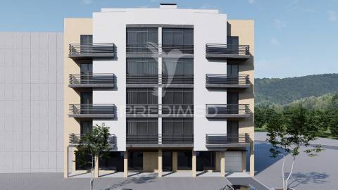 Loja com wc e amplo terraço na quinta flamenga, vialonga