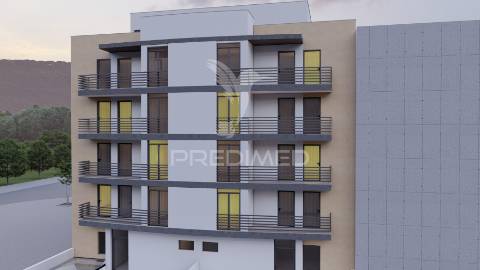 Loja com wc e amplo terraço na quinta flamenga, vialonga