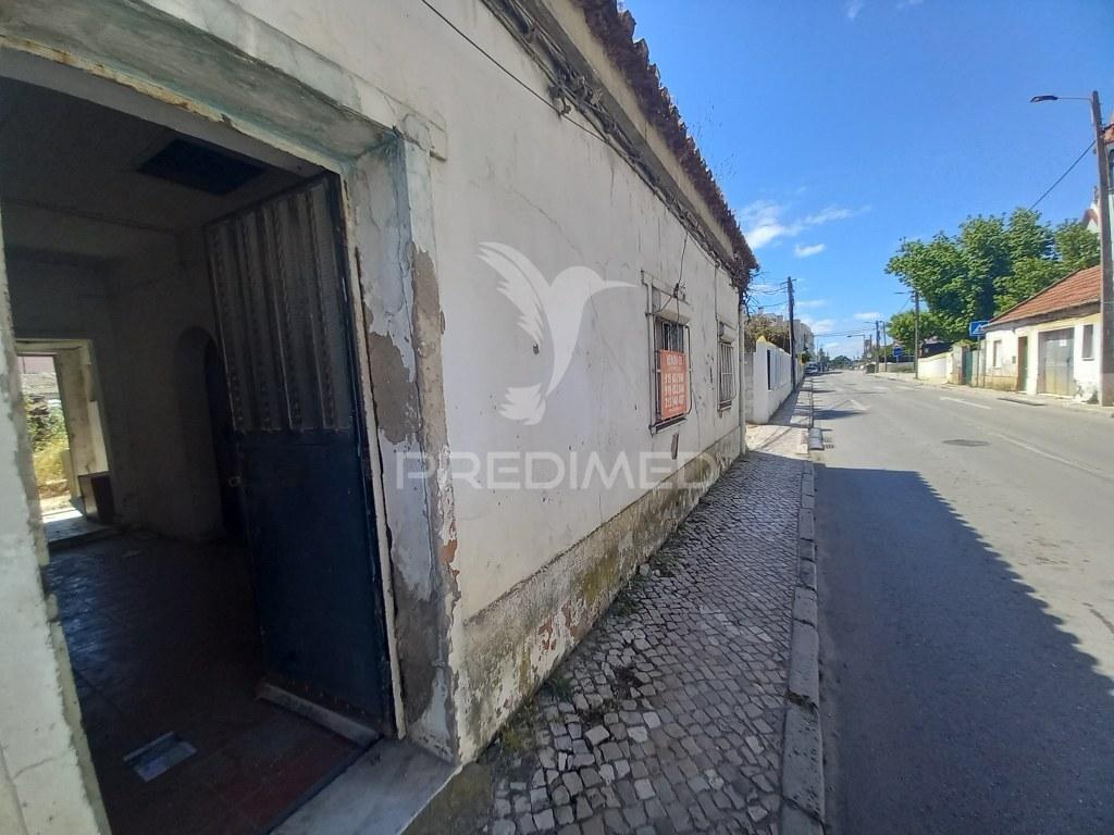 Moradia térrea t1 + logradouro santo antónio da charneca
