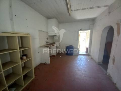 Moradia térrea t1 + logradouro santo antónio da charneca