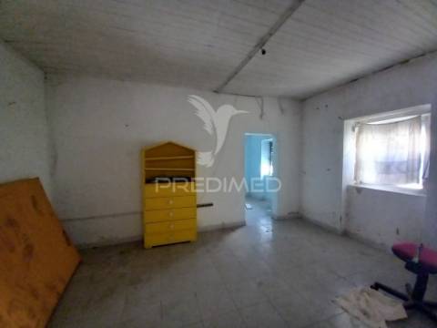 Moradia térrea t1 + logradouro santo antónio da charneca