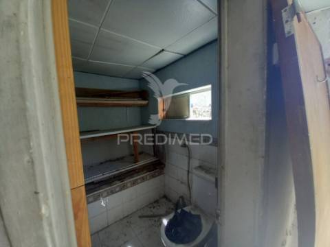 Moradia térrea t1 + logradouro santo antónio da charneca