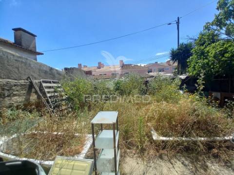 Moradia térrea t1 + logradouro santo antónio da charneca