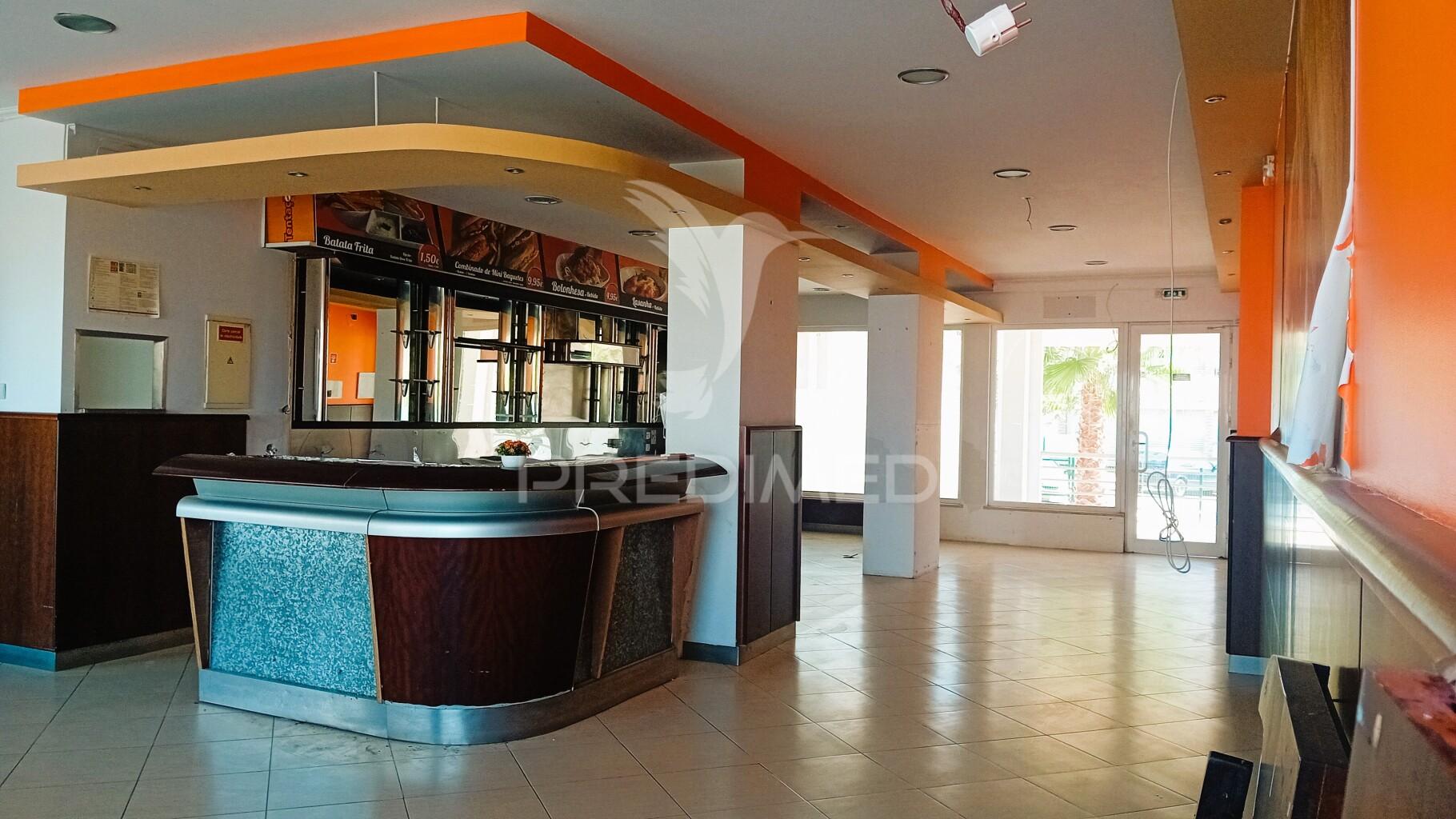 Loja comercial situada na  má partilha em alvor
