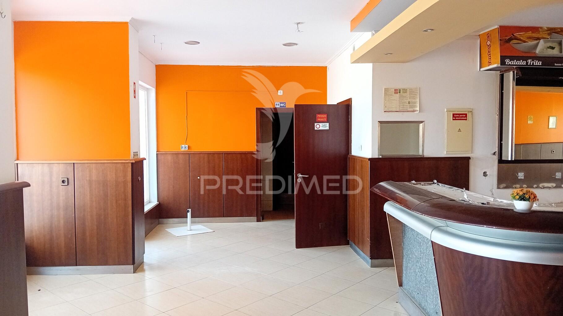Loja comercial situada na  má partilha em alvor