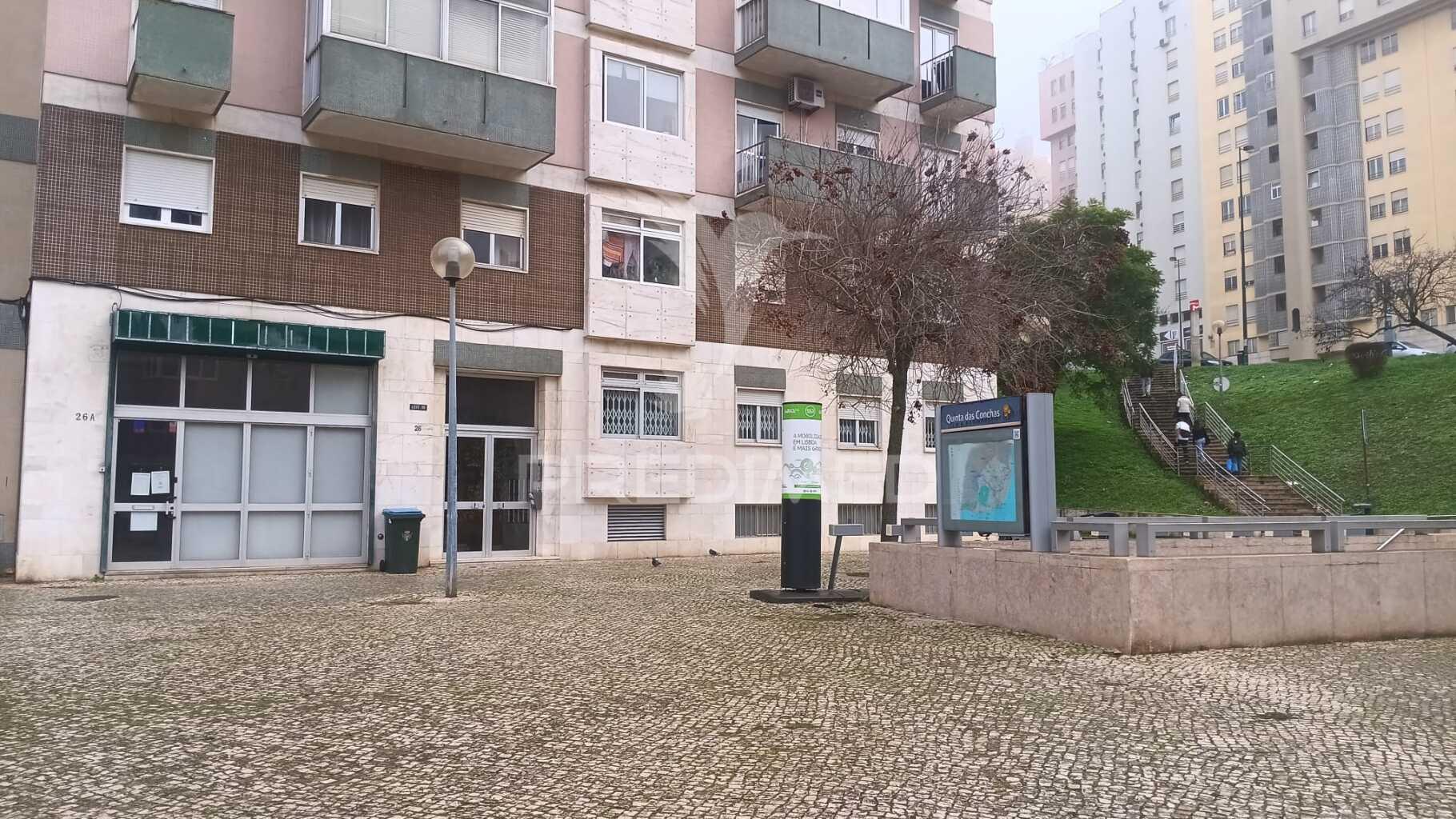 Oportunidade arrendamento espaço/armazém junto metro, lumiar