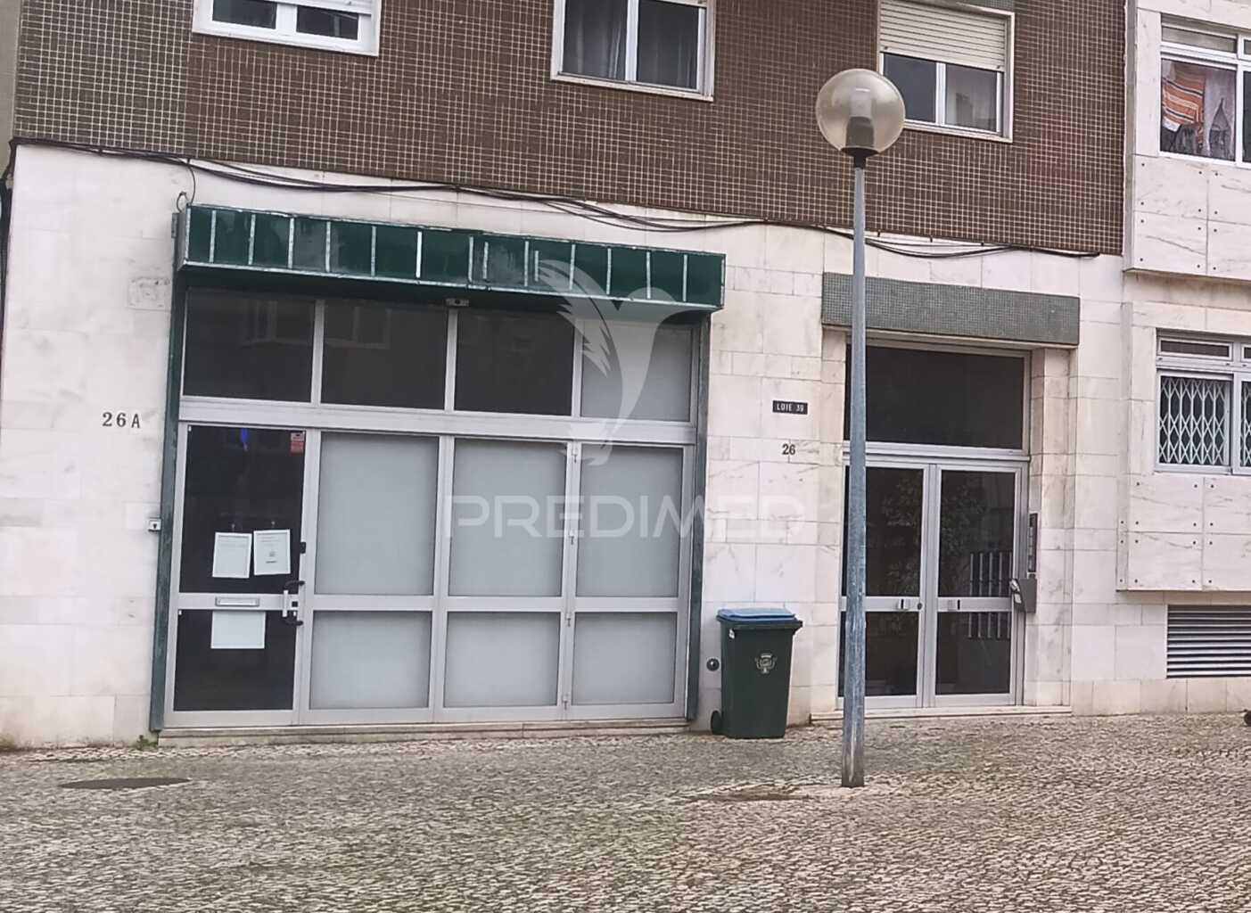 Oportunidade arrendamento espaço/armazém junto metro, lumiar