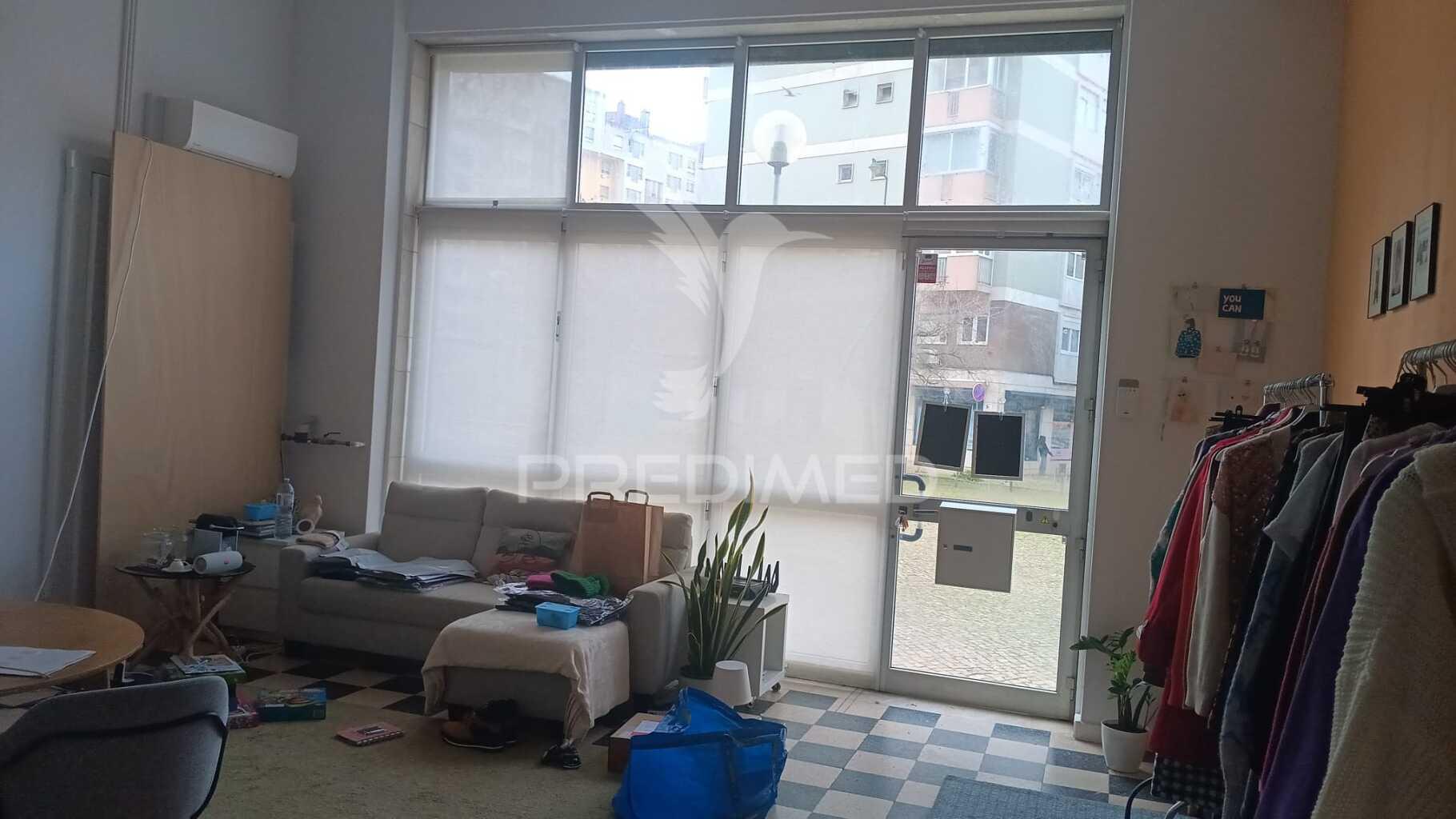 Oportunidade arrendamento espaço/armazém junto metro, lumiar