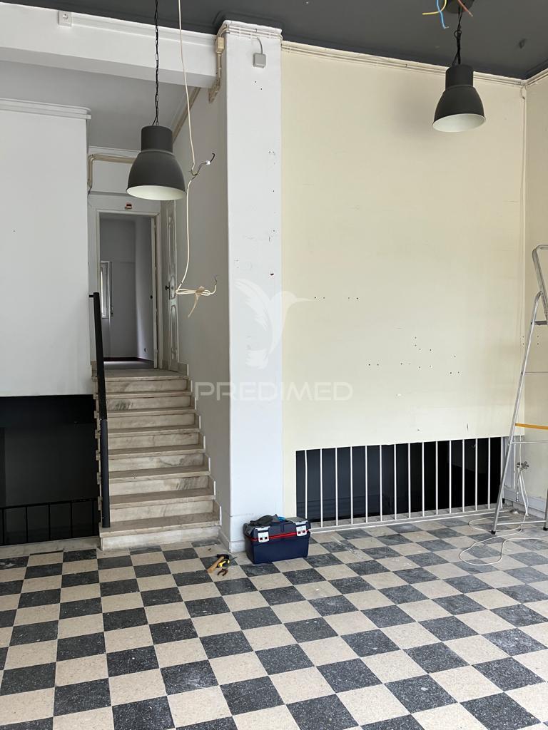 Oportunidade arrendamento espaço/armazém junto metro, lumiar