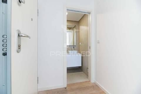 Apartamento t3 em condomínio fechado, com piscina e box.