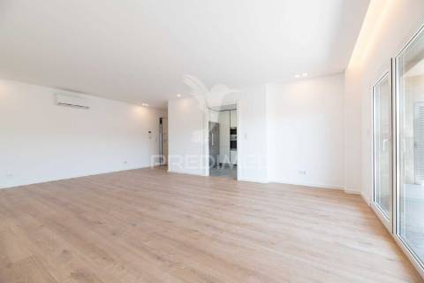 Apartamento t3 em condomínio fechado, com piscina e box.