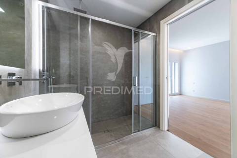 Apartamento t3 em condomínio fechado, com piscina e box.