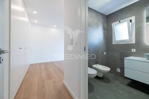 Apartamento t3 em condomínio fechado, com piscina e box.