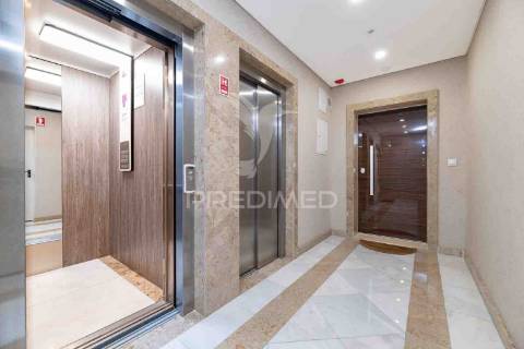 Apartamento t3 em condomínio fechado, com piscina e box.