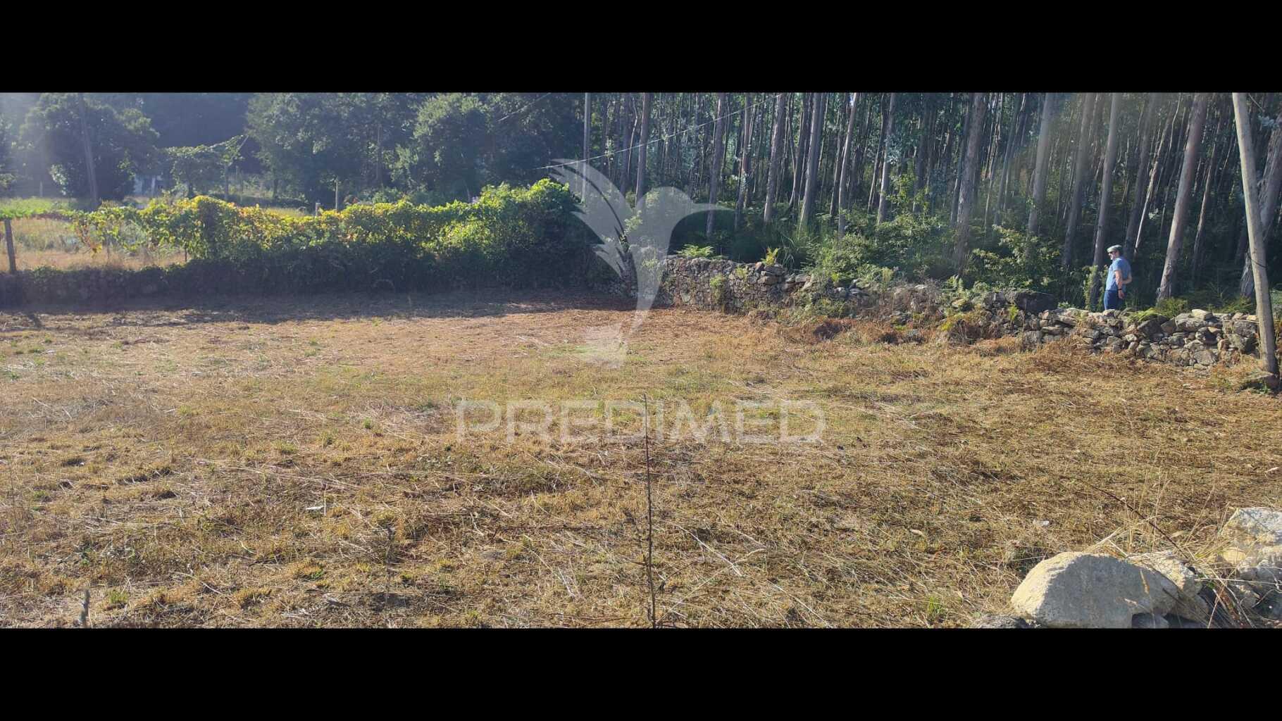 Terreno com projeto aprovado para moradia térrea de 4 frentes