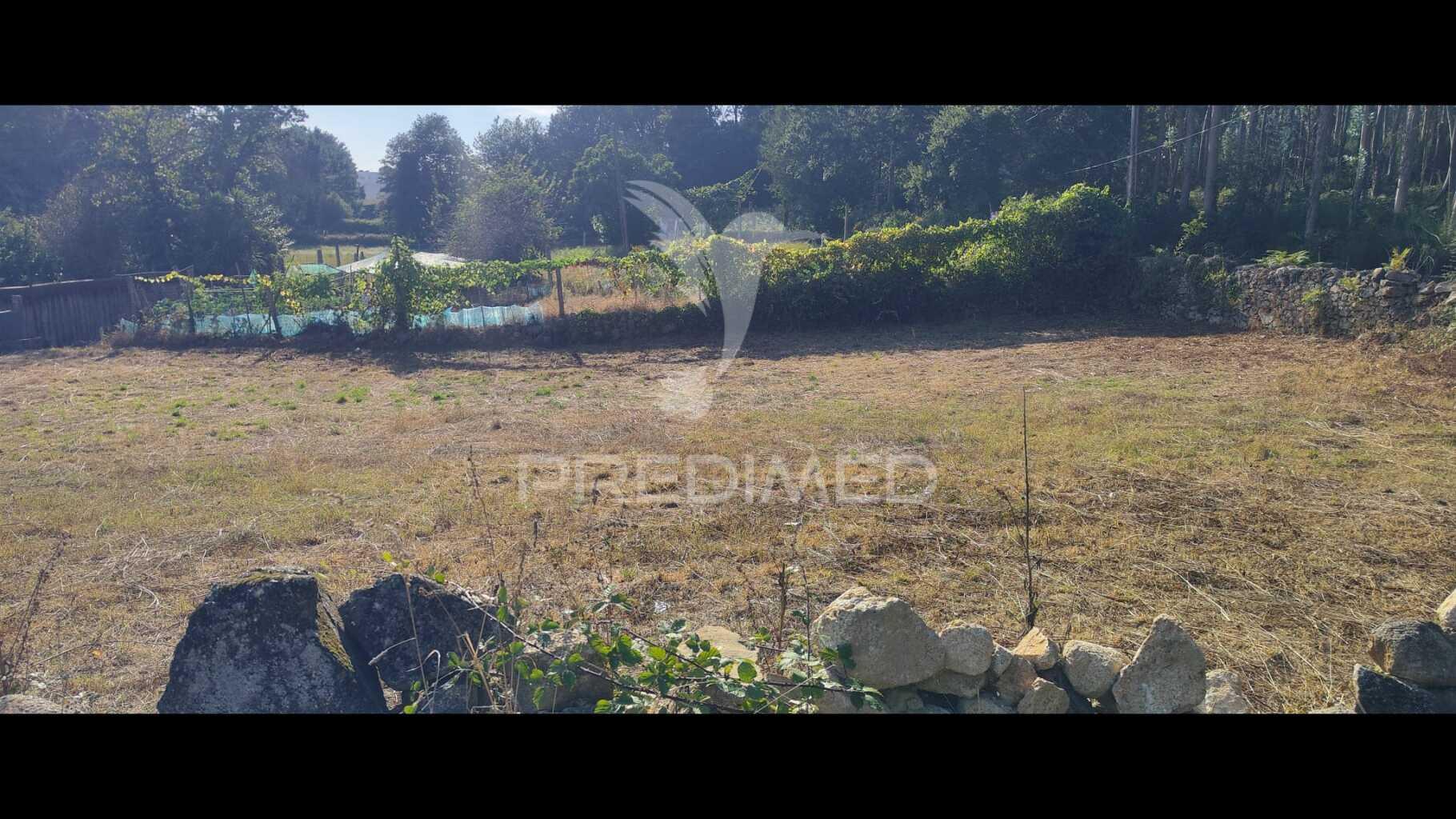 Terreno com projeto aprovado para moradia térrea de 4 frentes