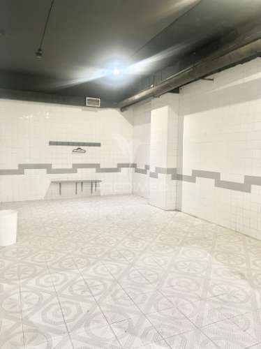 Loja com 22 salas e 5 casas de banho