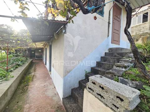 Moradia típica madeirense com terreno de 3140 m²