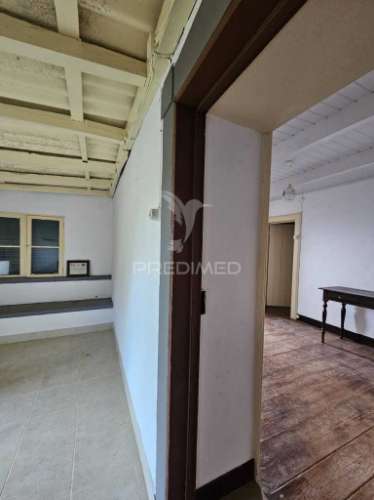 Moradia típica madeirense com terreno de 3140 m²