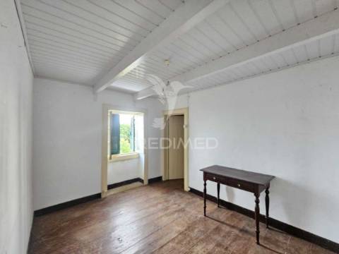 Moradia típica madeirense com terreno de 3140 m²