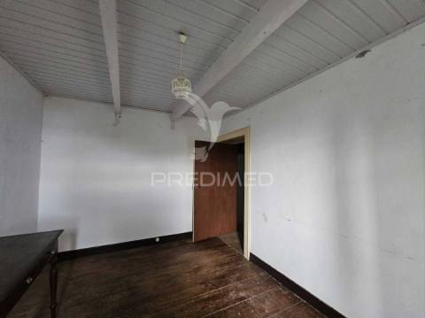 Moradia típica madeirense com terreno de 3140 m²