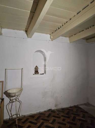 Moradia típica madeirense com terreno de 3140 m²