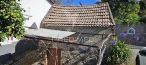 Moradia típica madeirense com terreno de 3140 m²