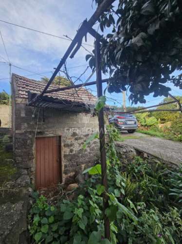 Moradia típica madeirense com terreno de 3140 m²