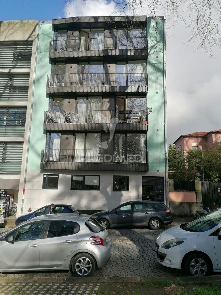 T1+1 na arca d'água, junto à universidade fernando pessoa